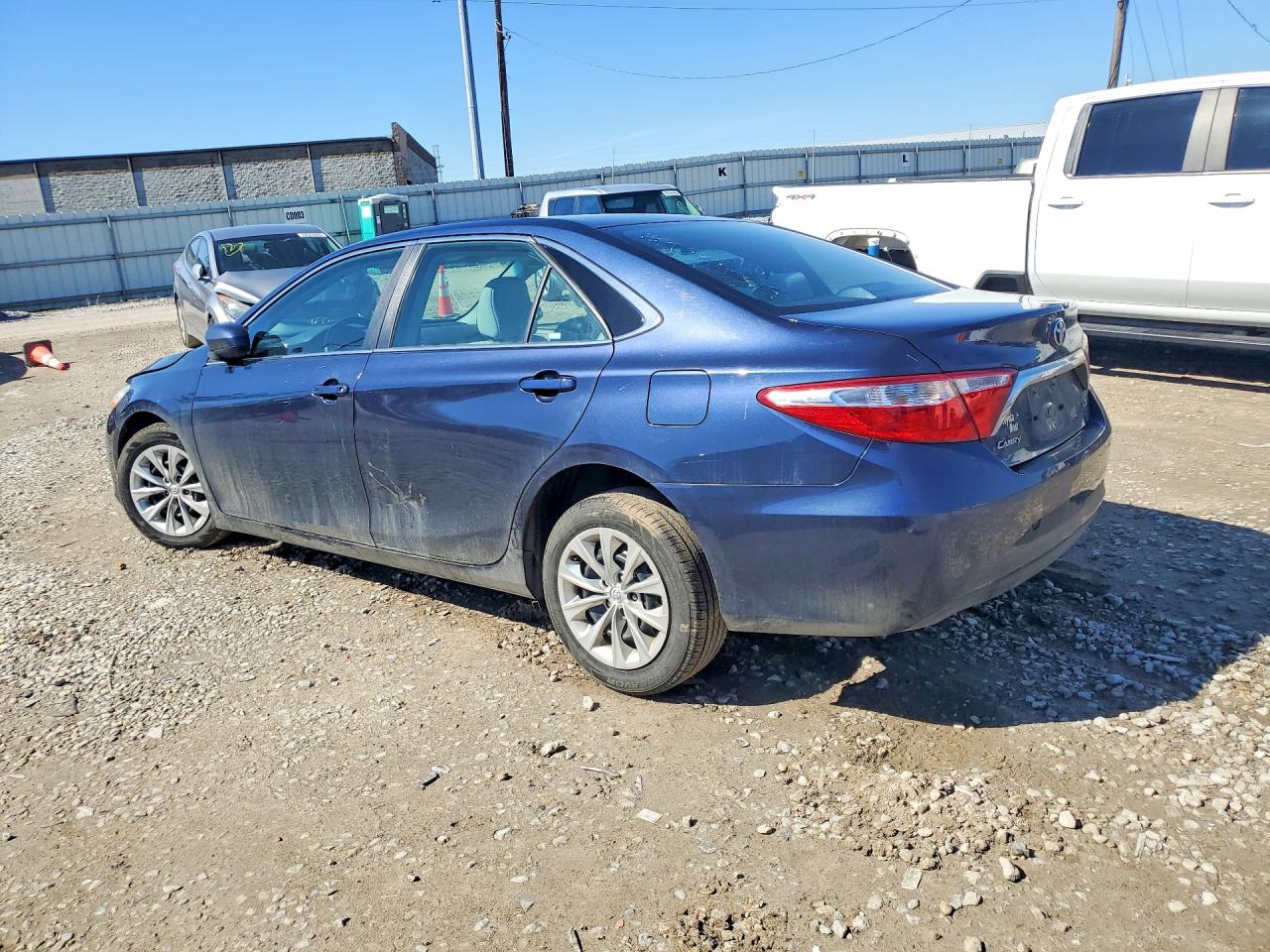 2017 TOYOTA CAMRY LE photo 2