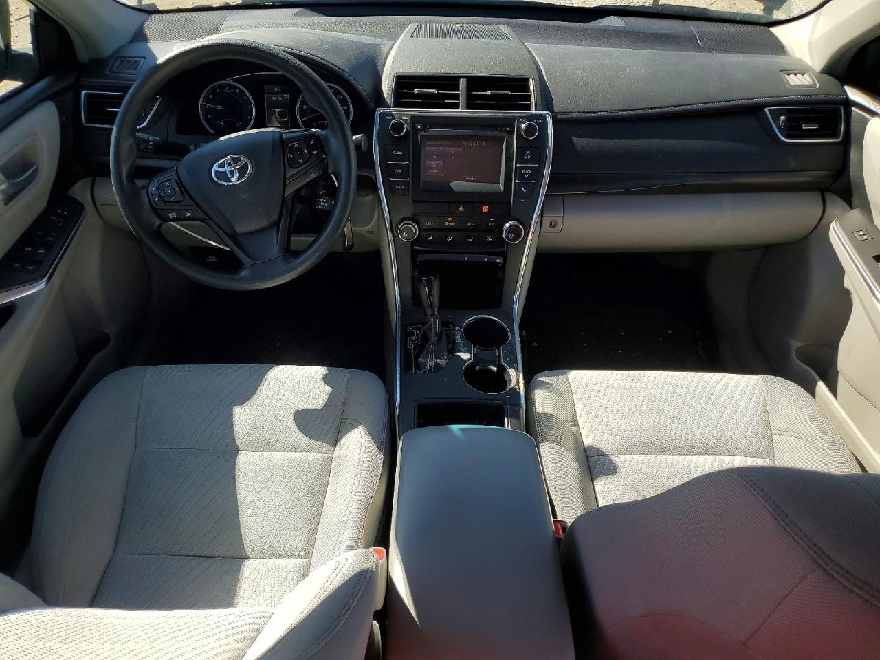 2017 TOYOTA CAMRY LE photo 8