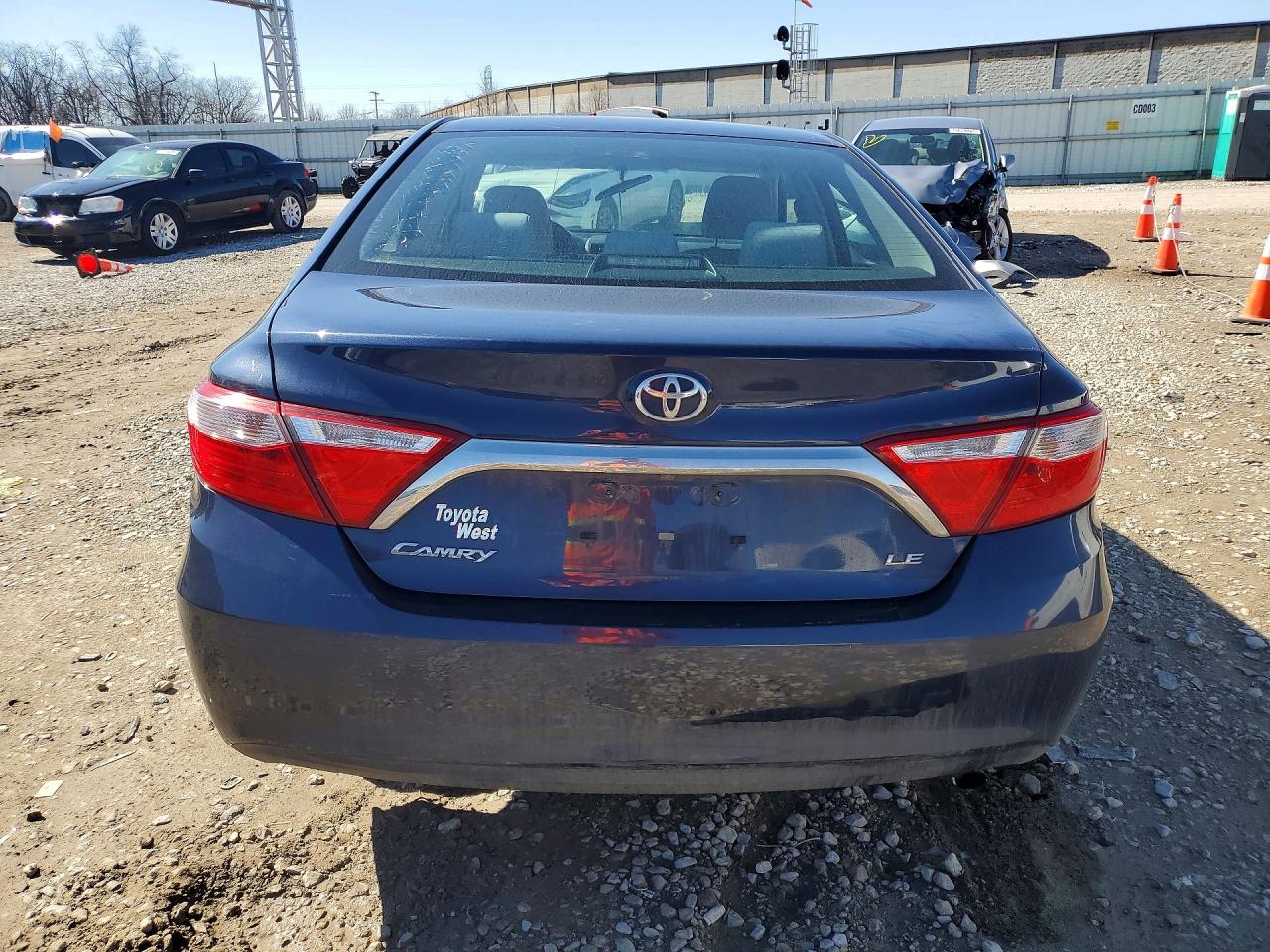 2017 TOYOTA CAMRY LE photo 6