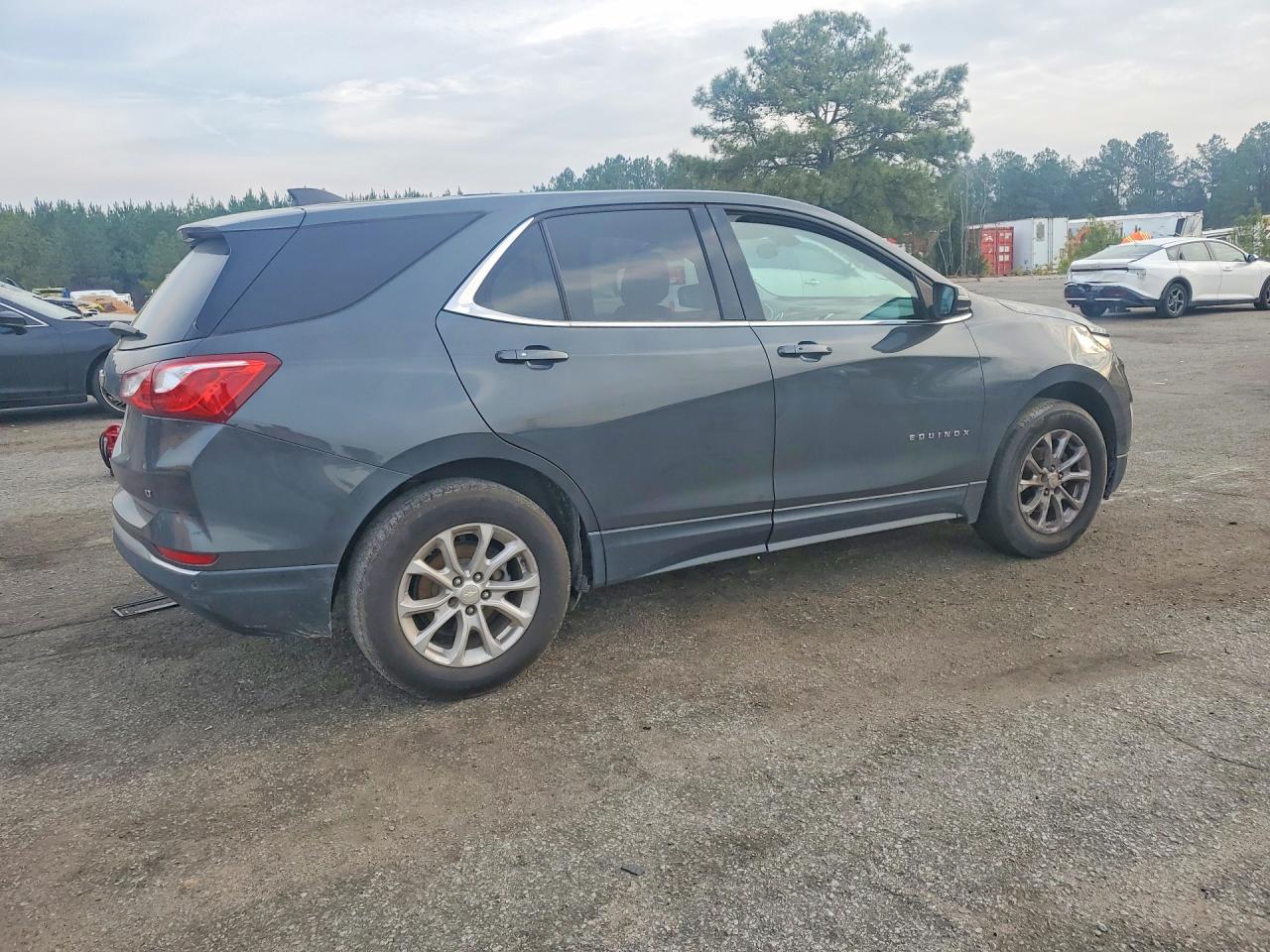 2018 CHEVROLET EQUINOX LT photo 3