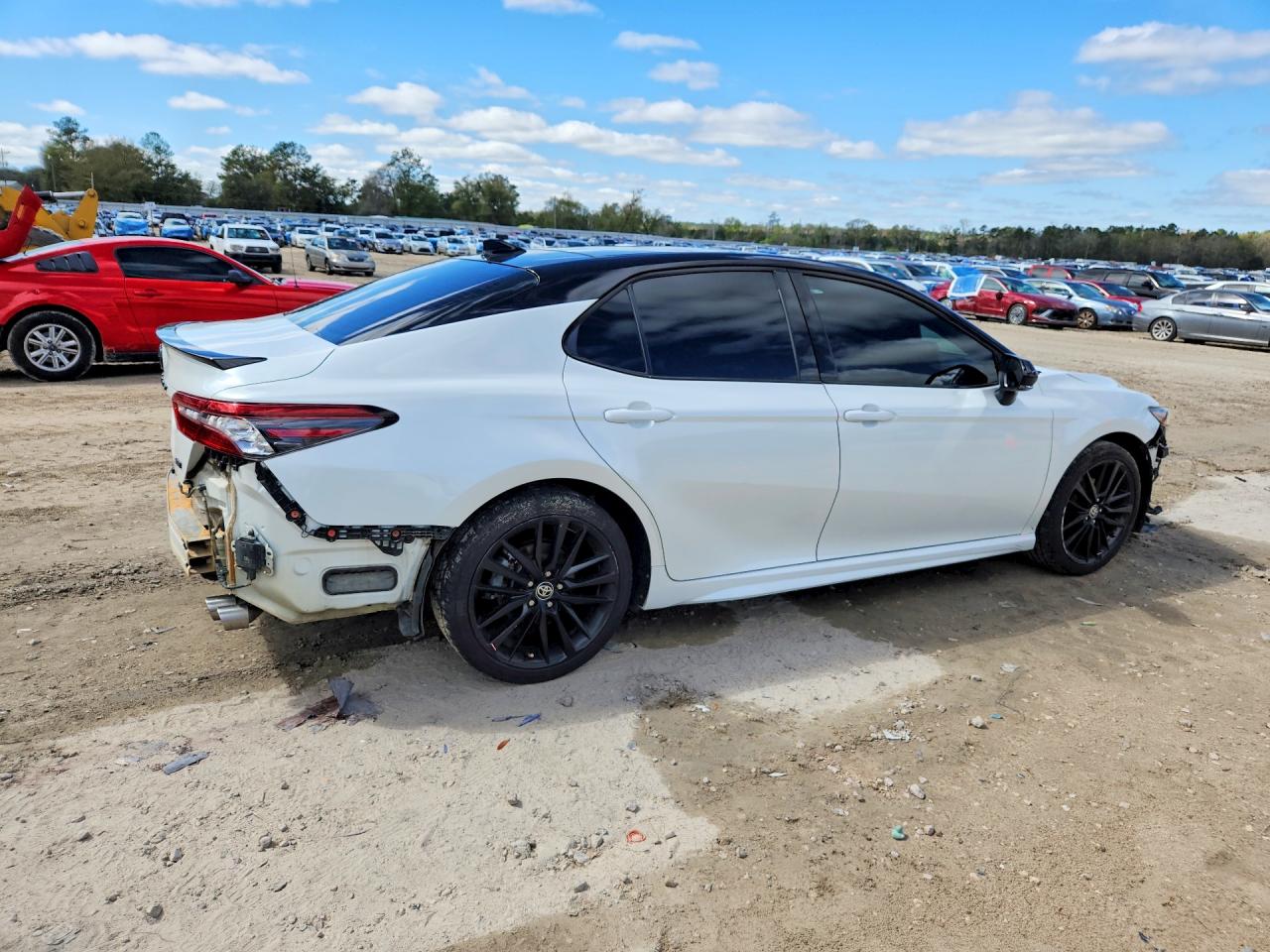2021 TOYOTA CAMRY XSE photo 3
