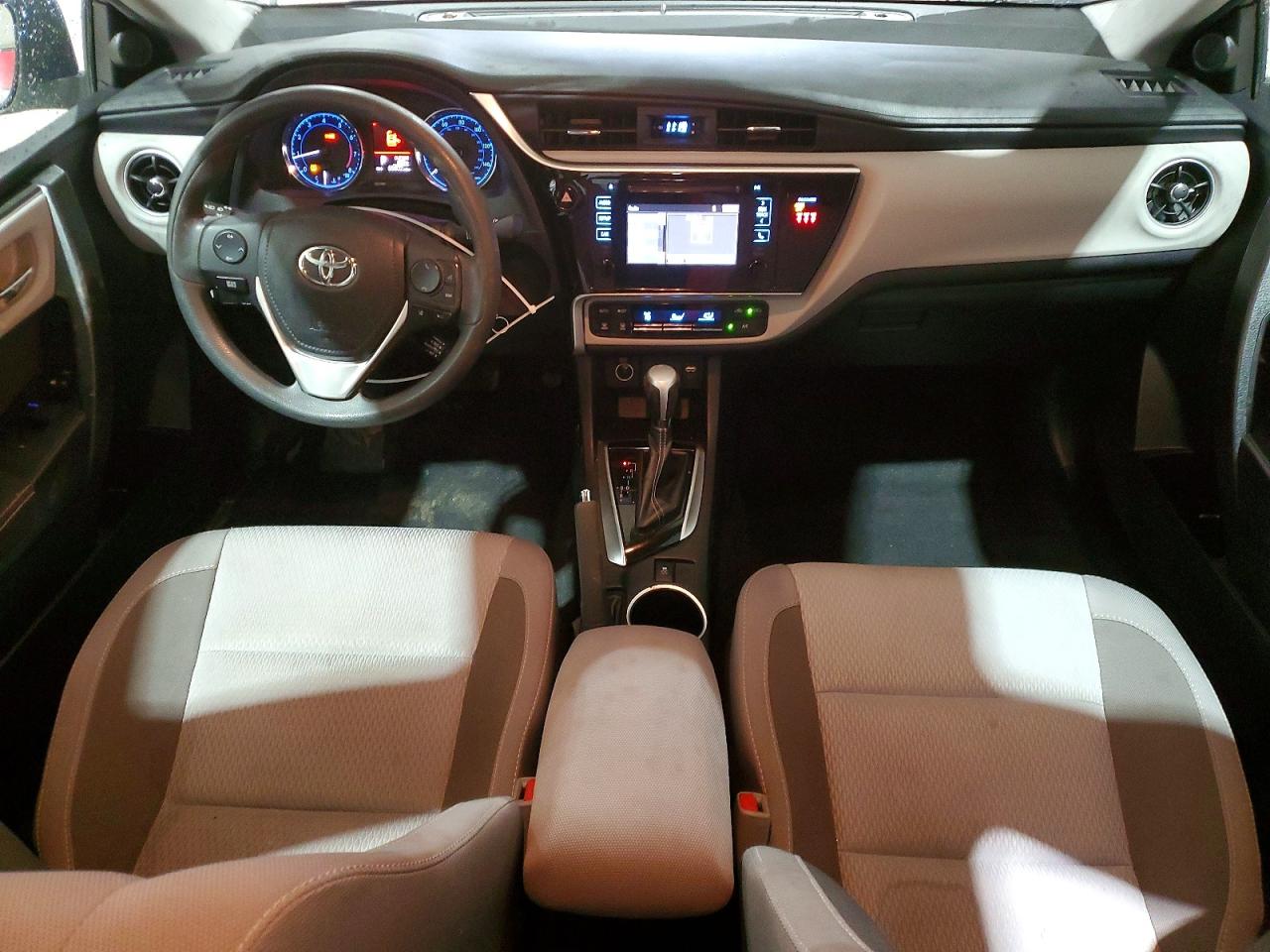 2018 TOYOTA COROLLA LE photo 22