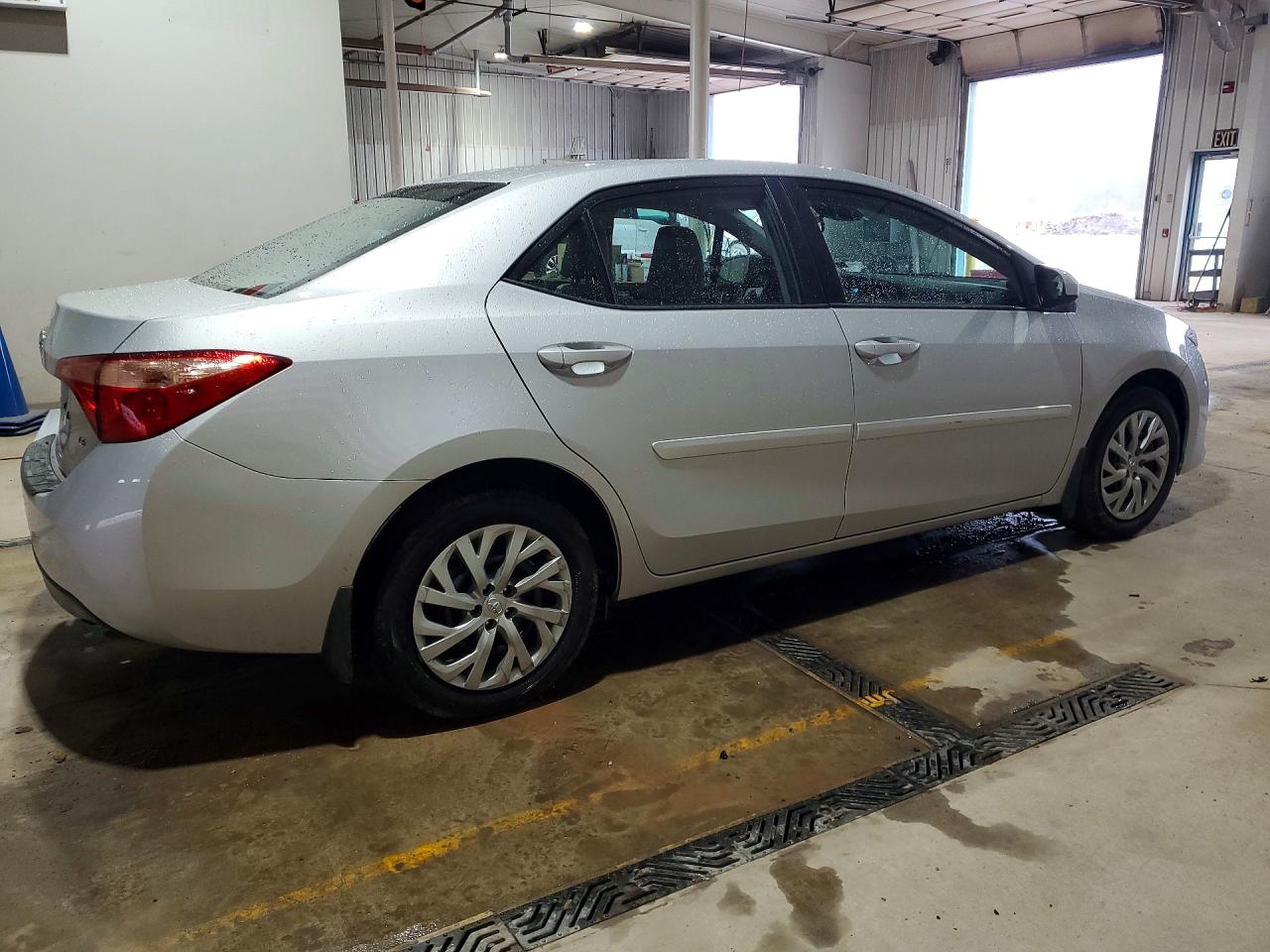 2018 TOYOTA COROLLA LE photo 7