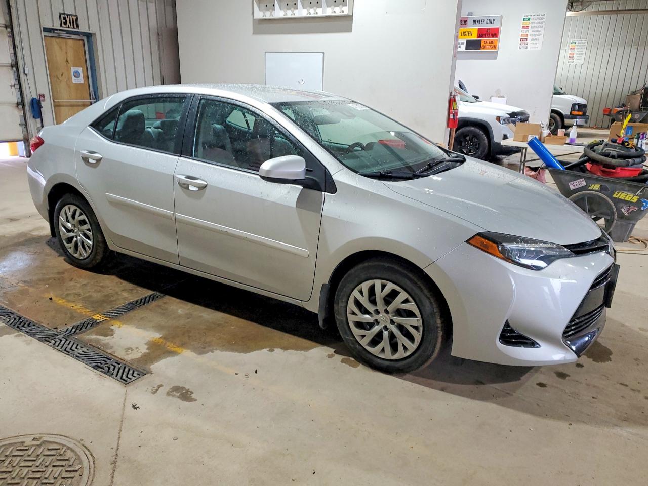 2018 TOYOTA COROLLA LE photo 10