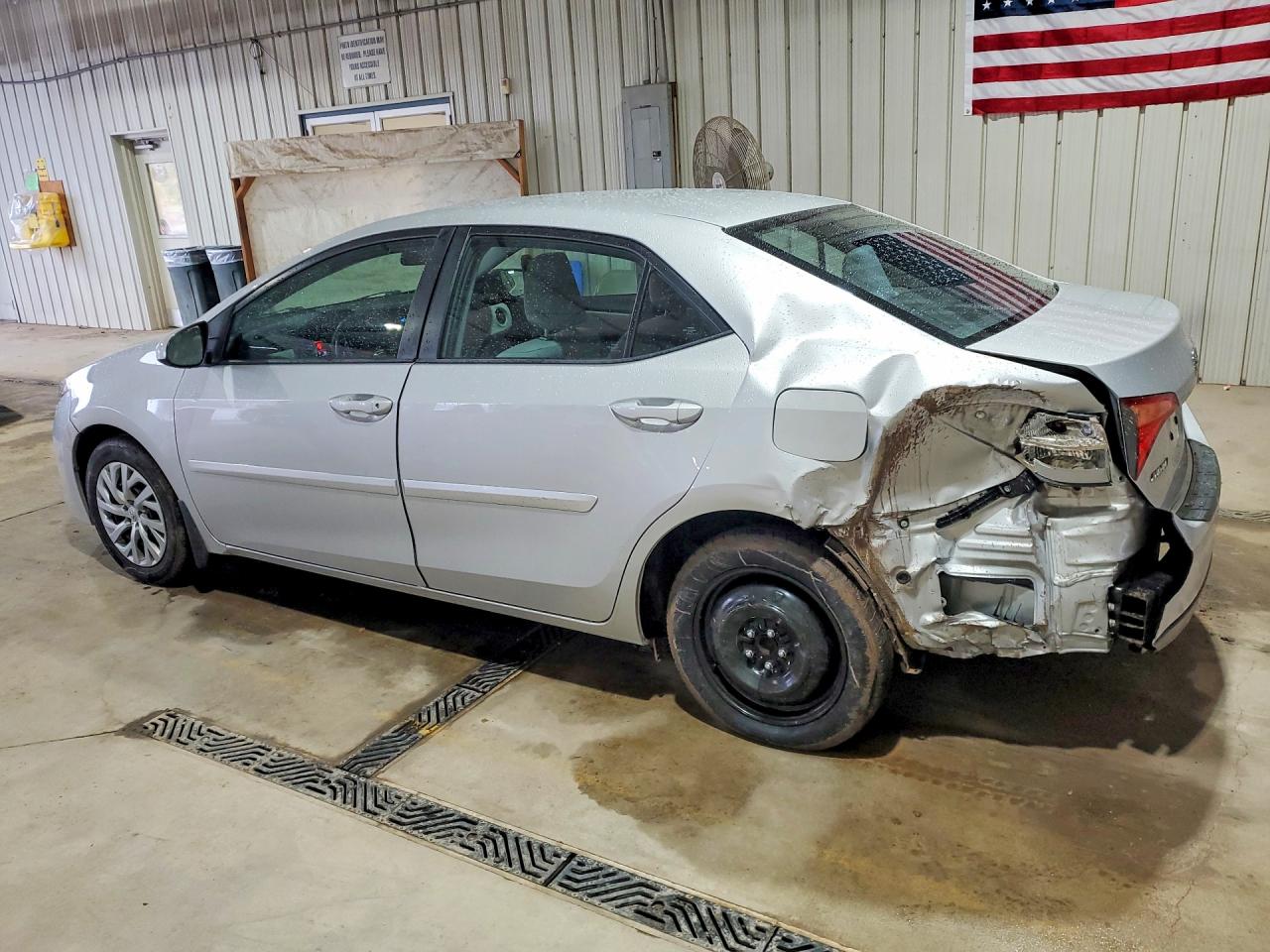 2018 TOYOTA COROLLA LE photo 4