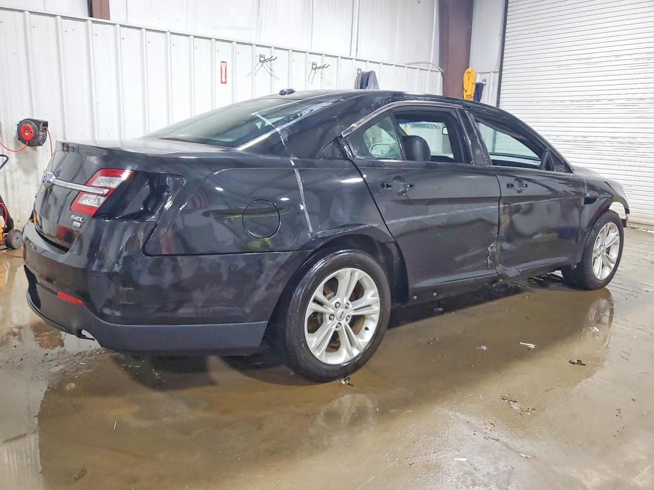 2015 FORD TAURUS SEL photo 3