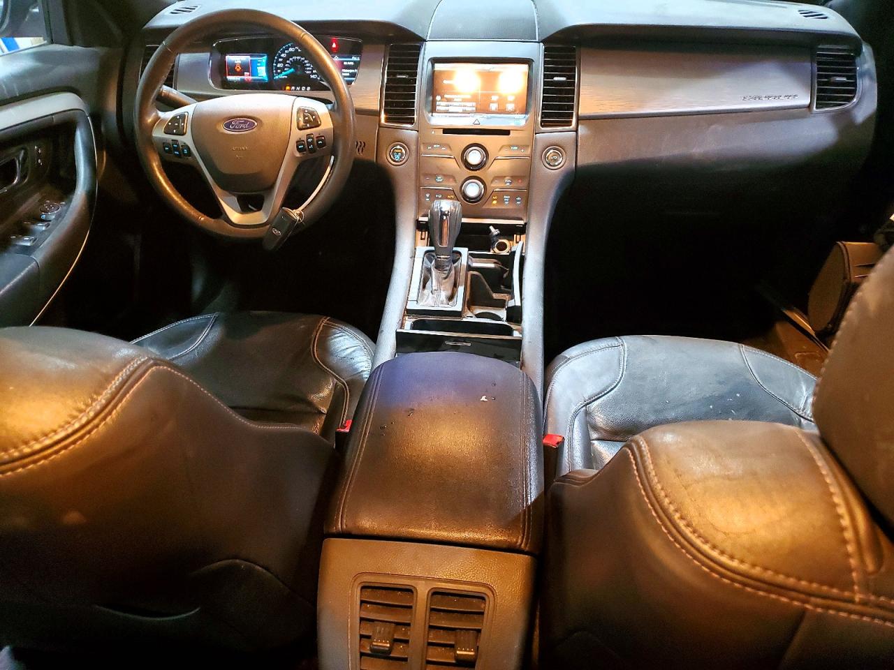 2015 FORD TAURUS SEL photo 8