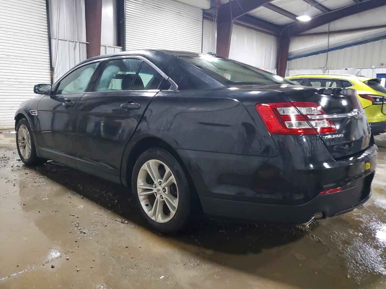2015 FORD TAURUS SEL photo 2