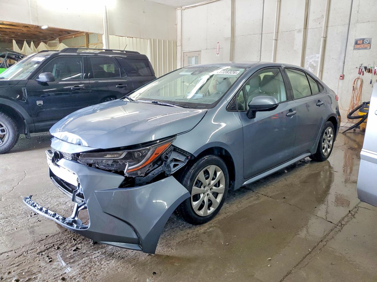 2021 TOYOTA COROLLA LE photo 2
