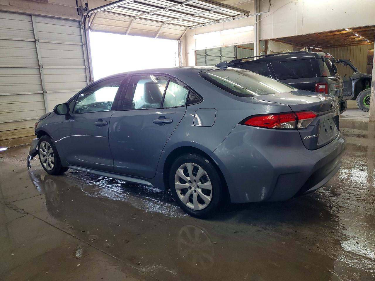 2021 TOYOTA COROLLA LE photo 3