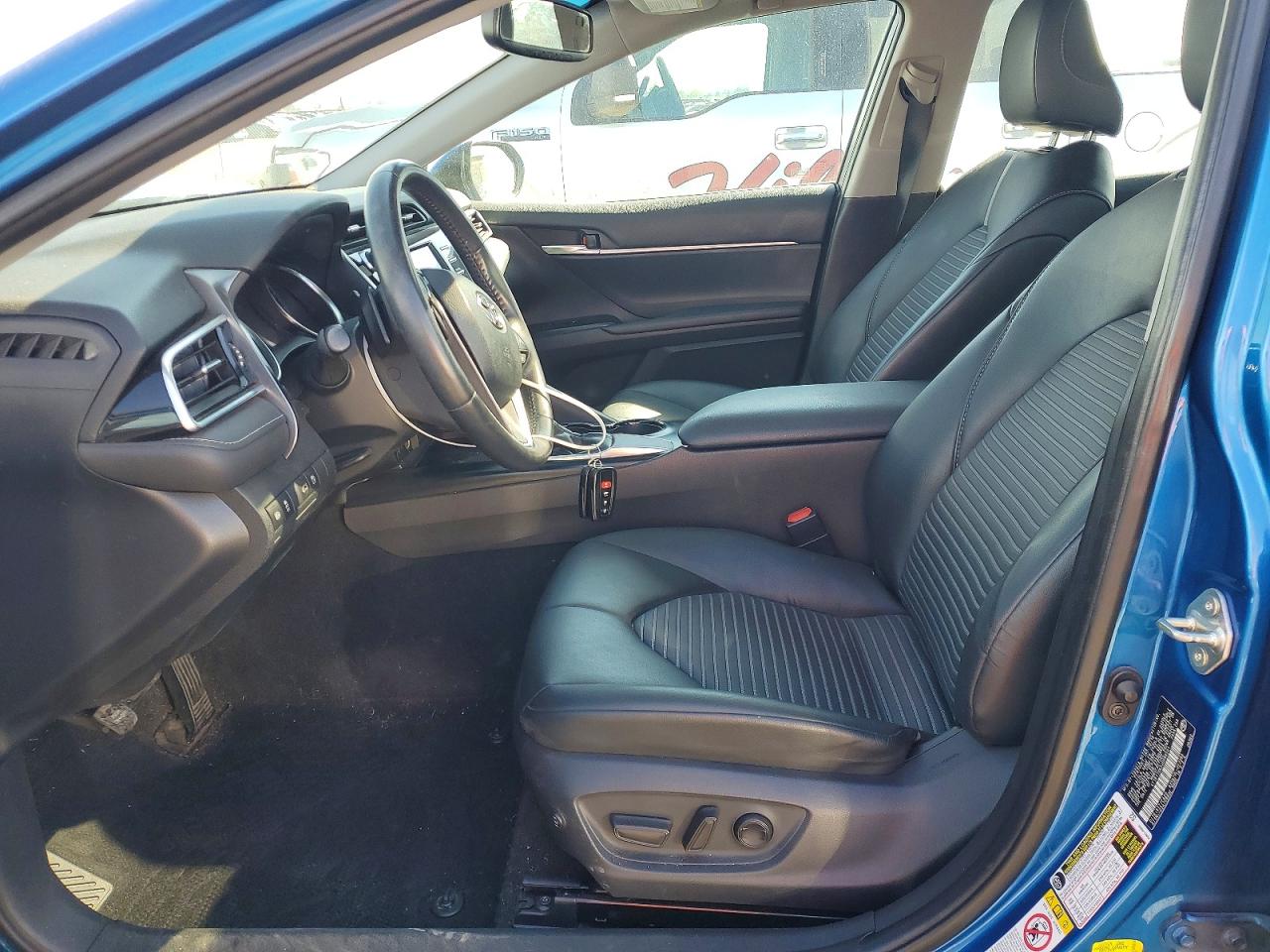 2018 TOYOTA CAMRY SE photo 7