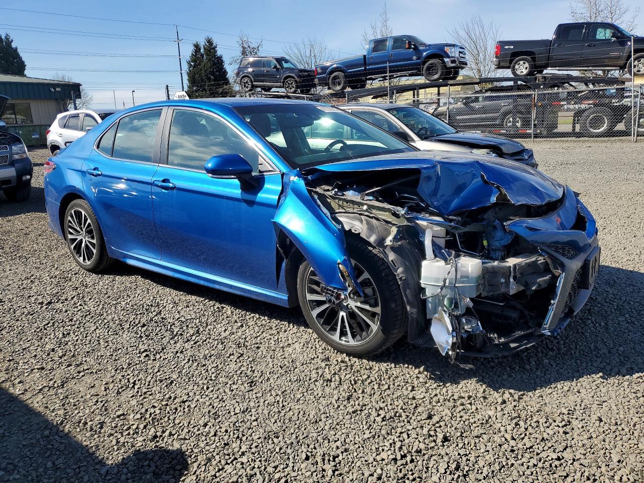 2018 TOYOTA CAMRY SE photo 4