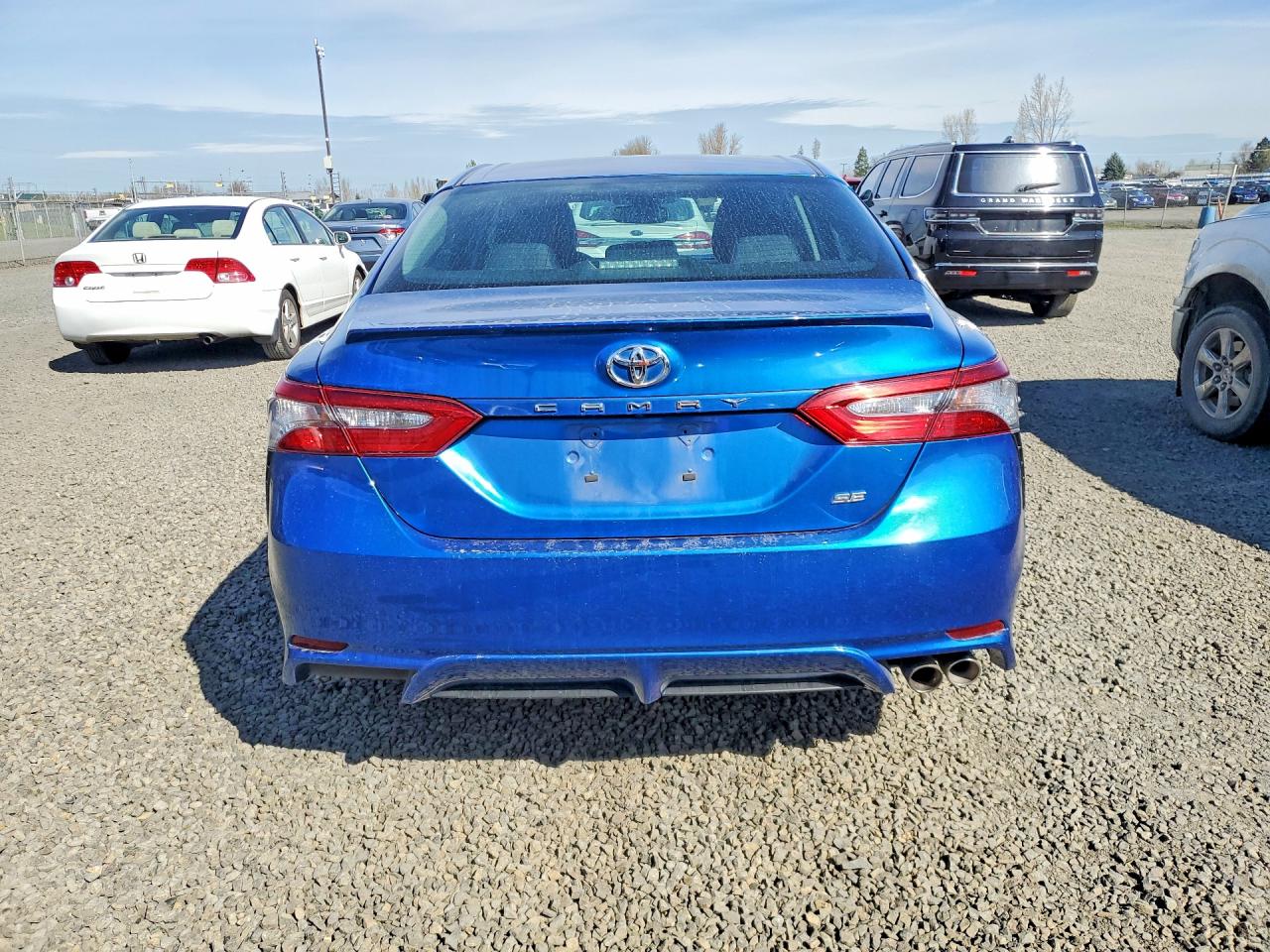 2018 TOYOTA CAMRY SE photo 6
