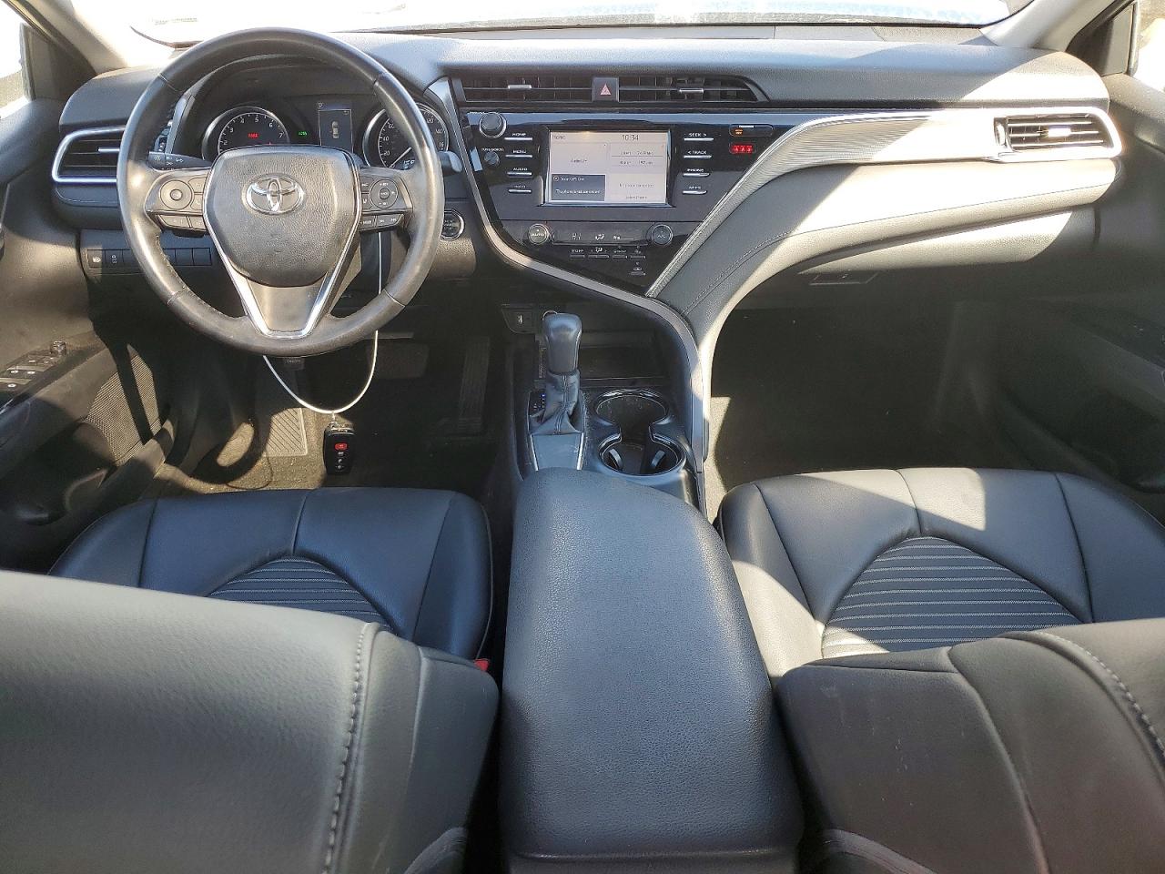 2018 TOYOTA CAMRY SE photo 8