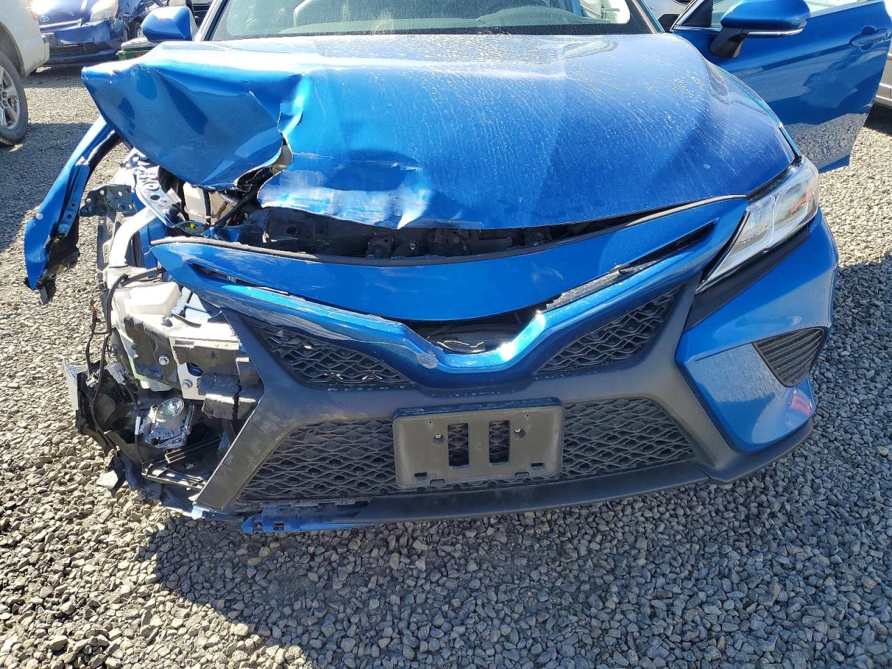 2018 TOYOTA CAMRY SE photo 11