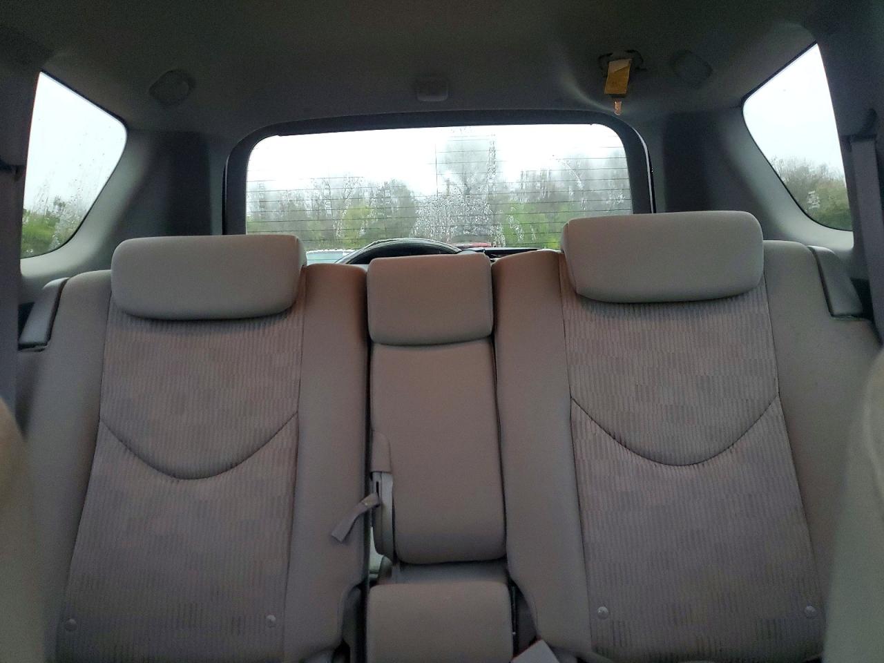2011 TOYOTA RAV4 photo 19