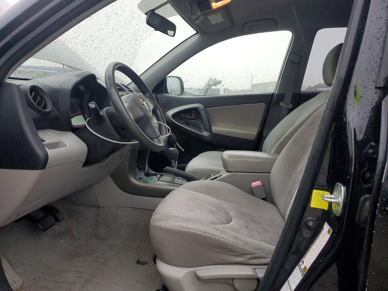 2011 TOYOTA RAV4 photo 13