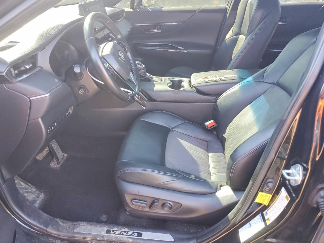 2021 TOYOTA VENZA XLE photo 19