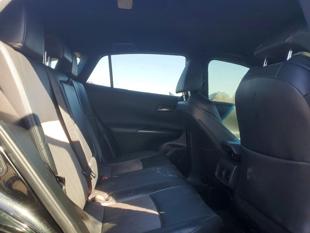 2021 TOYOTA VENZA XLE photo 28