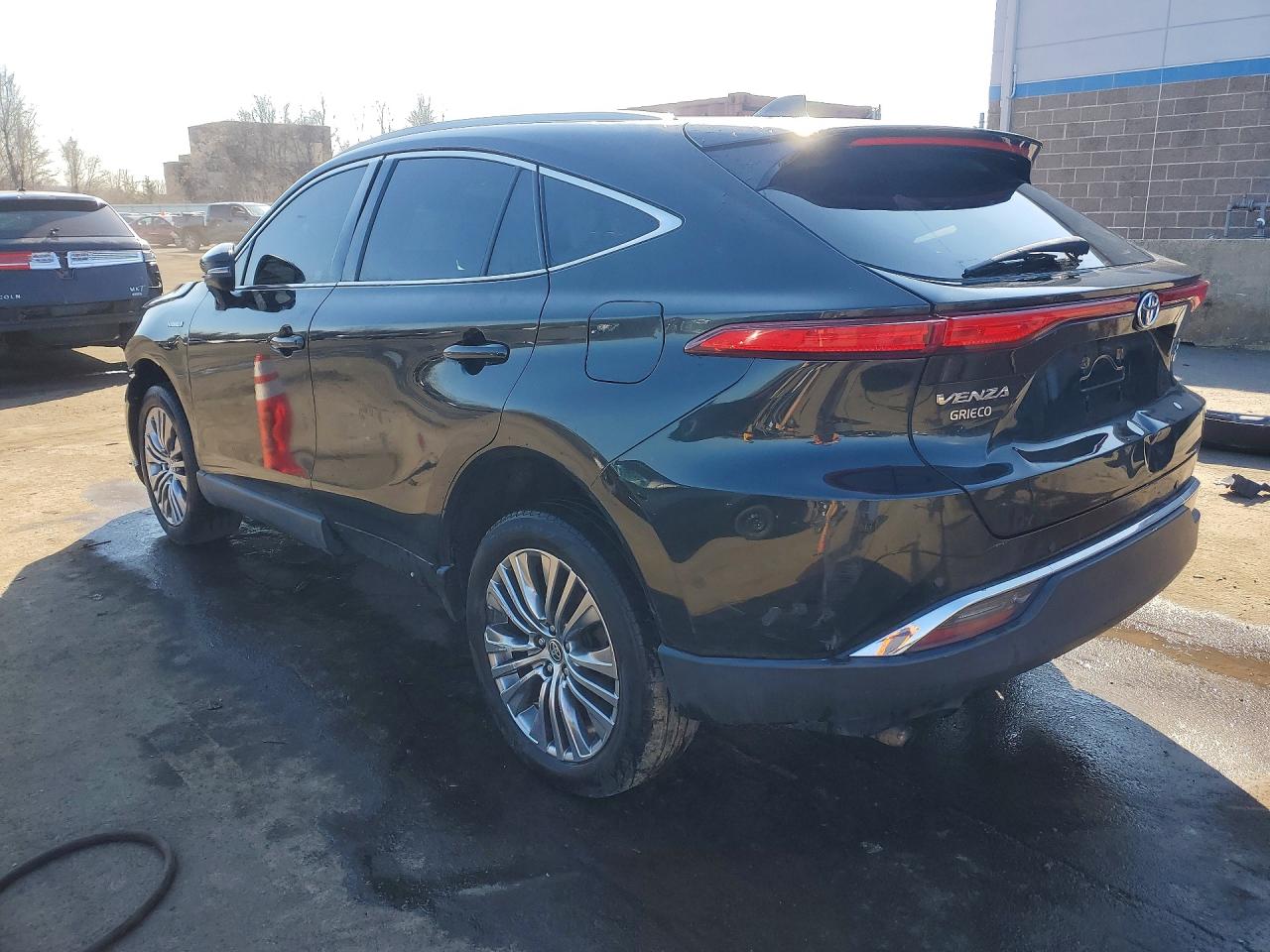 2021 TOYOTA VENZA XLE photo 4