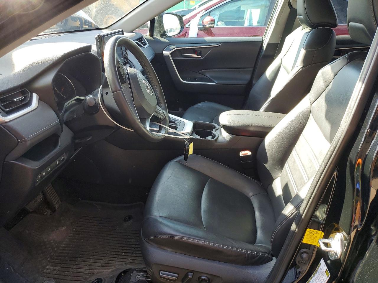 2019 TOYOTA RAV4 XLE PREMIUM photo 19