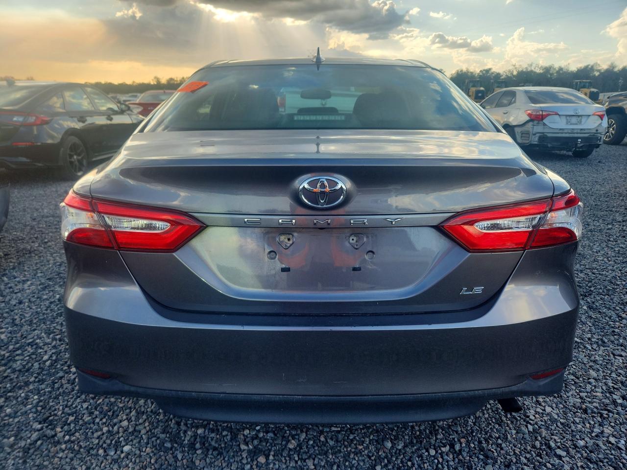 2018 TOYOTA CAMRY LE photo 11