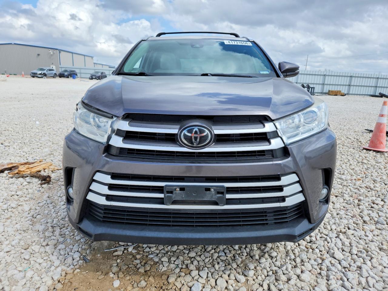 2018 TOYOTA HIGHLANDER XLE photo 13