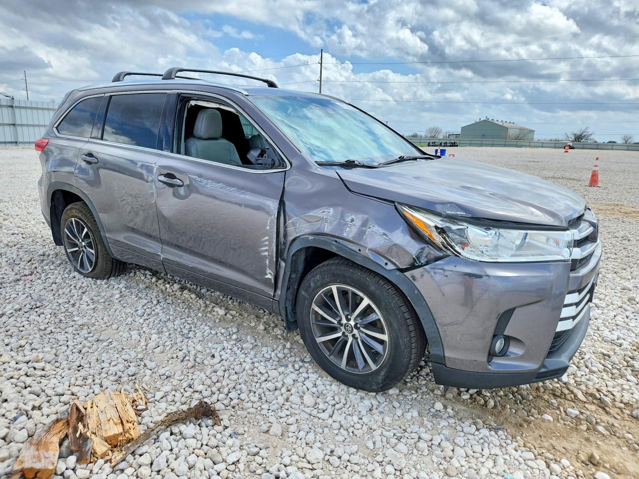 2018 TOYOTA HIGHLANDER XLE photo 10