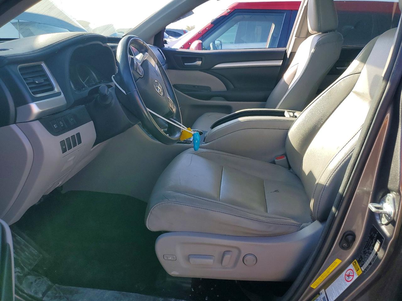 2018 TOYOTA HIGHLANDER XLE photo 19