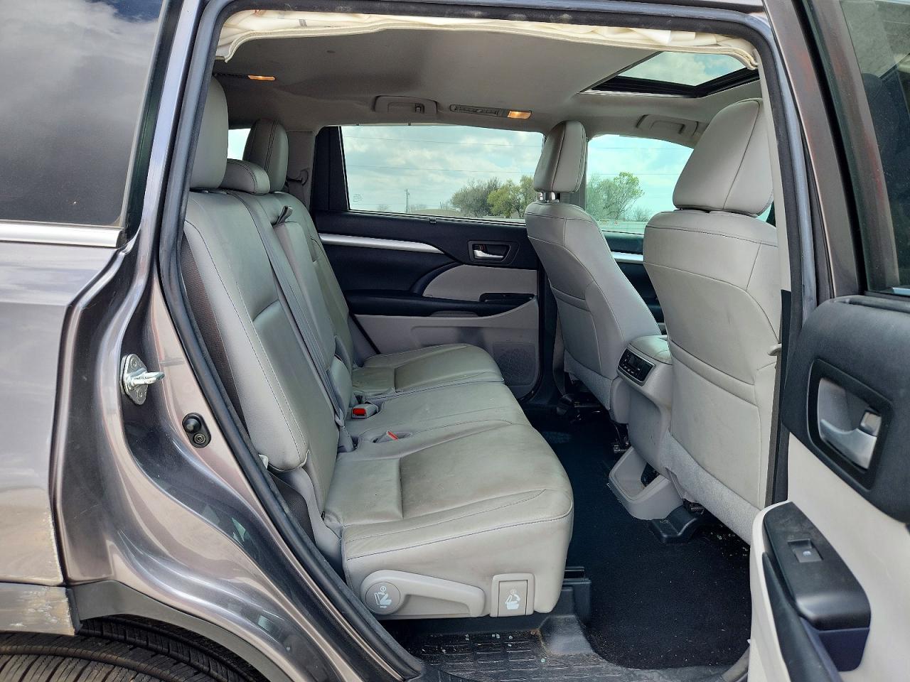 2018 TOYOTA HIGHLANDER XLE photo 31