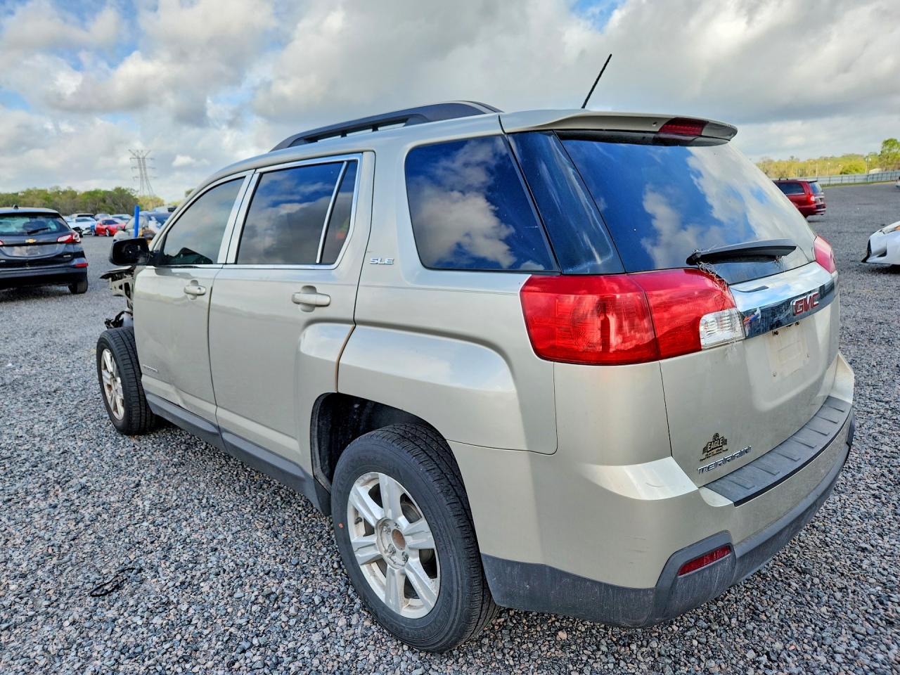 2015 GMC TERRAIN SLE photo 3