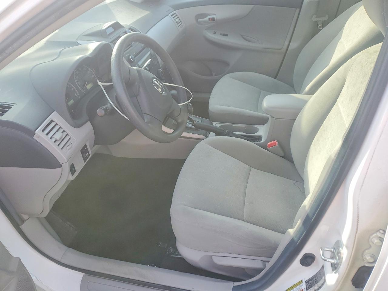 2012 TOYOTA COROLLA L photo 13