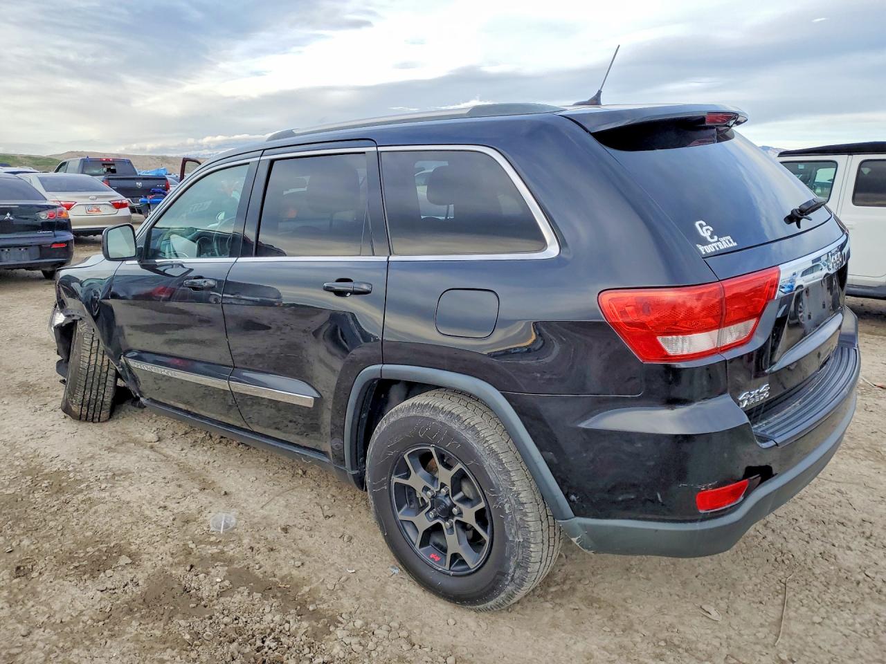 2011 JEEP GRAND CHEROKEE LAREDO photo 4