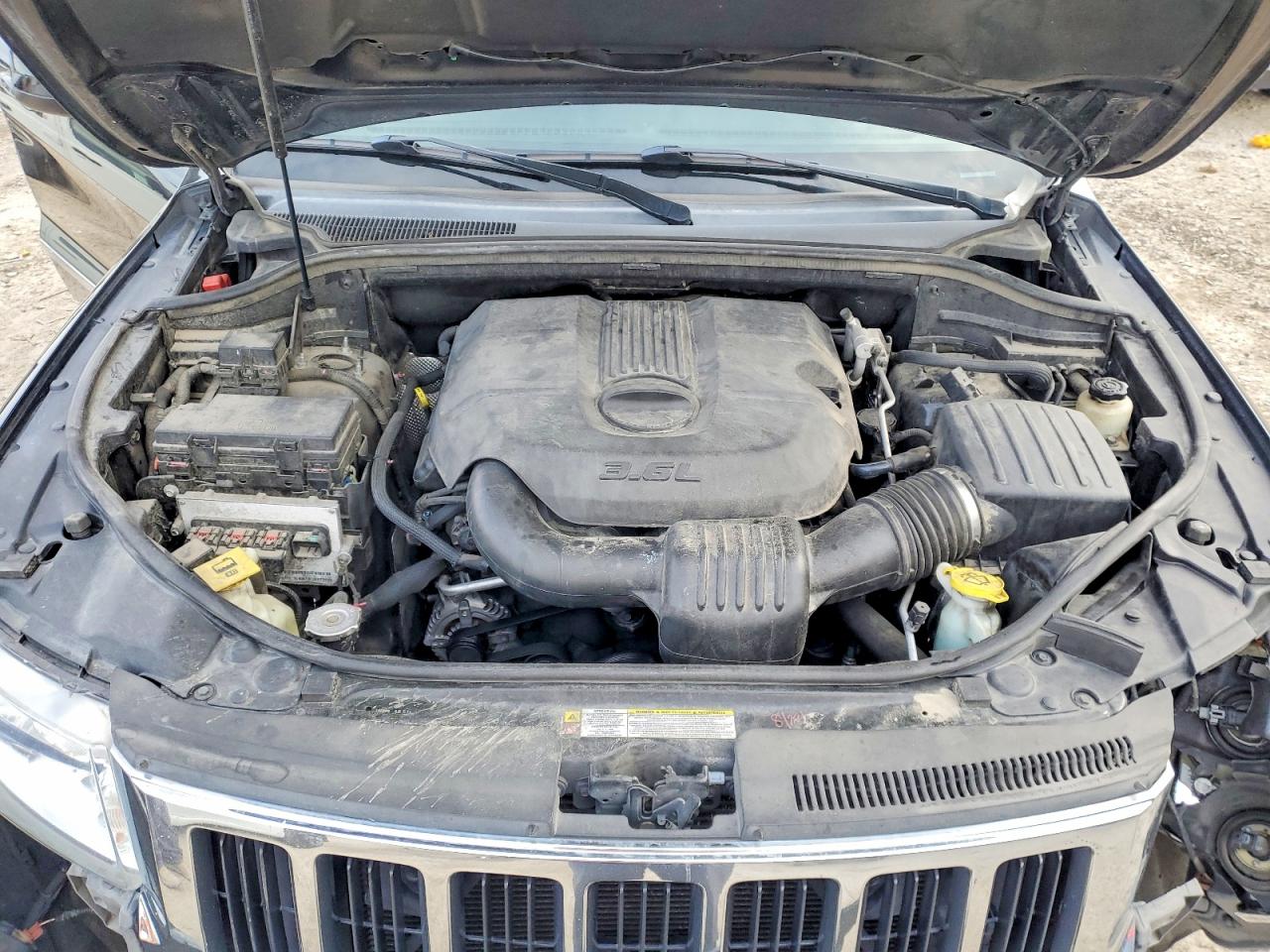 2011 JEEP GRAND CHEROKEE LAREDO photo 31