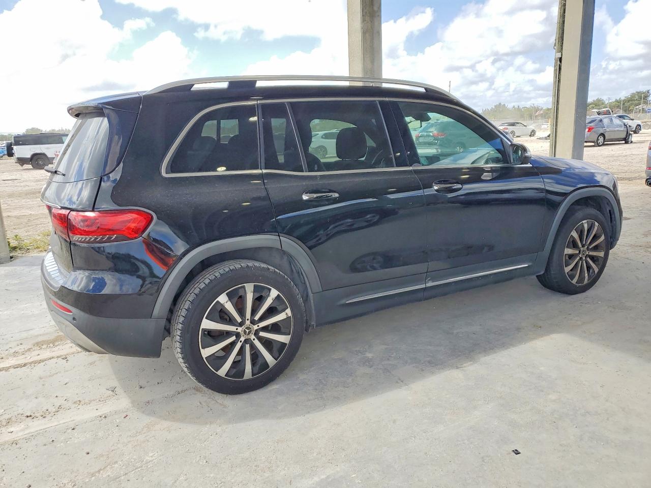 2021 MERCEDES-BENZ GLB 250 photo 9