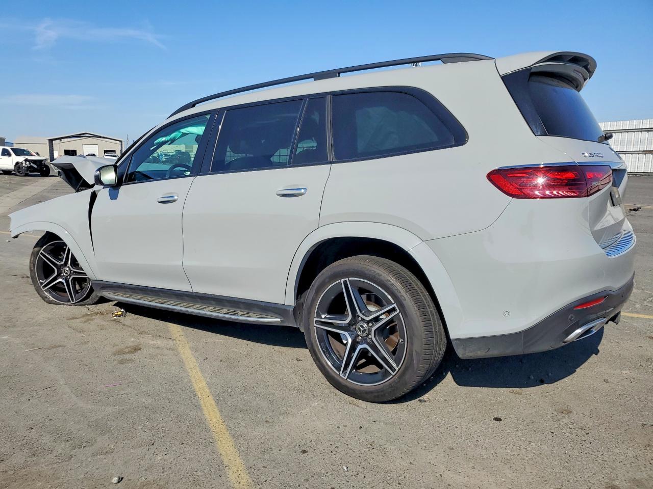 2024 MERCEDES-BENZ GLS 450 4MATIC photo 2