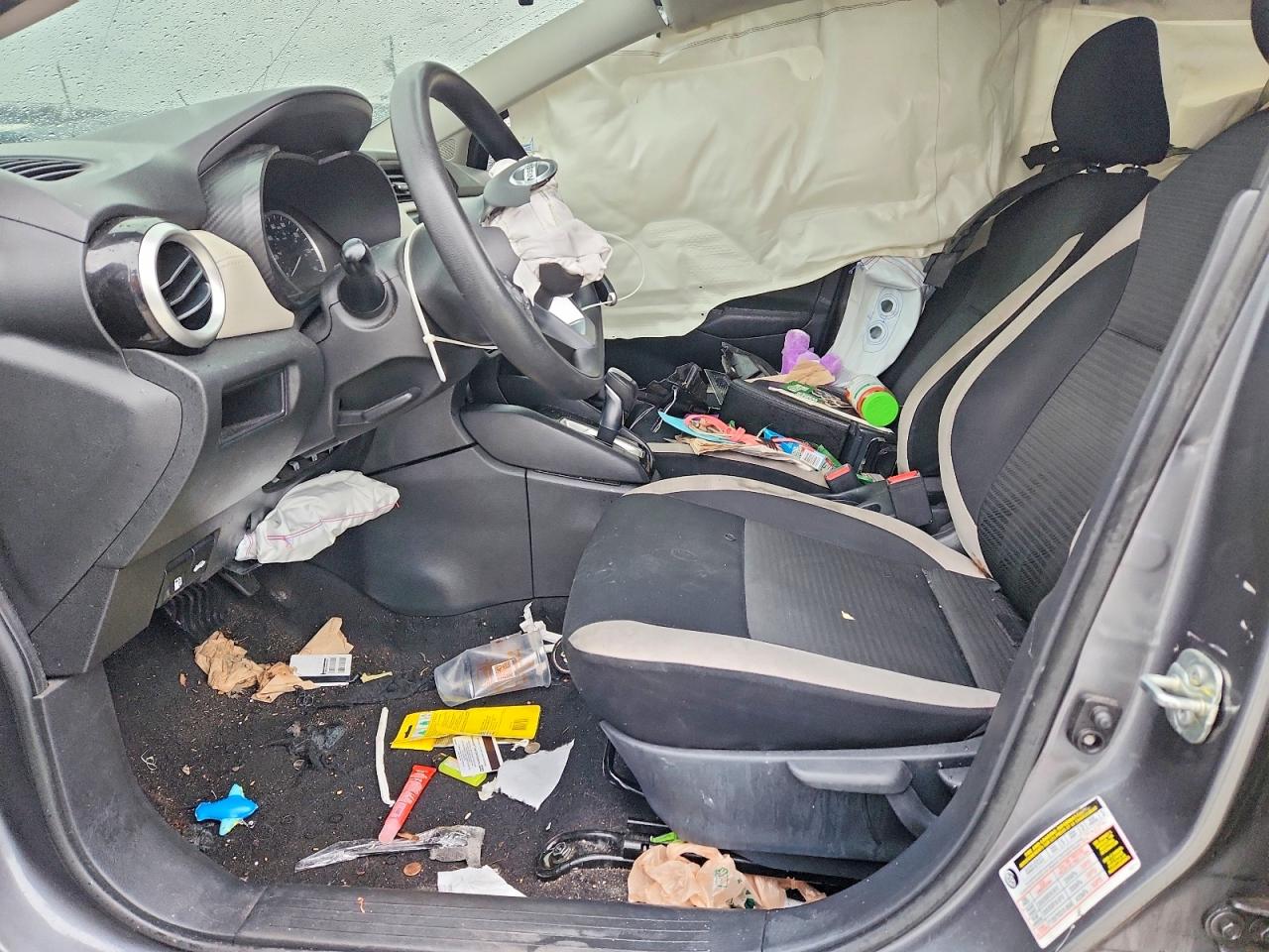 2020 NISSAN VERSA SV photo 19