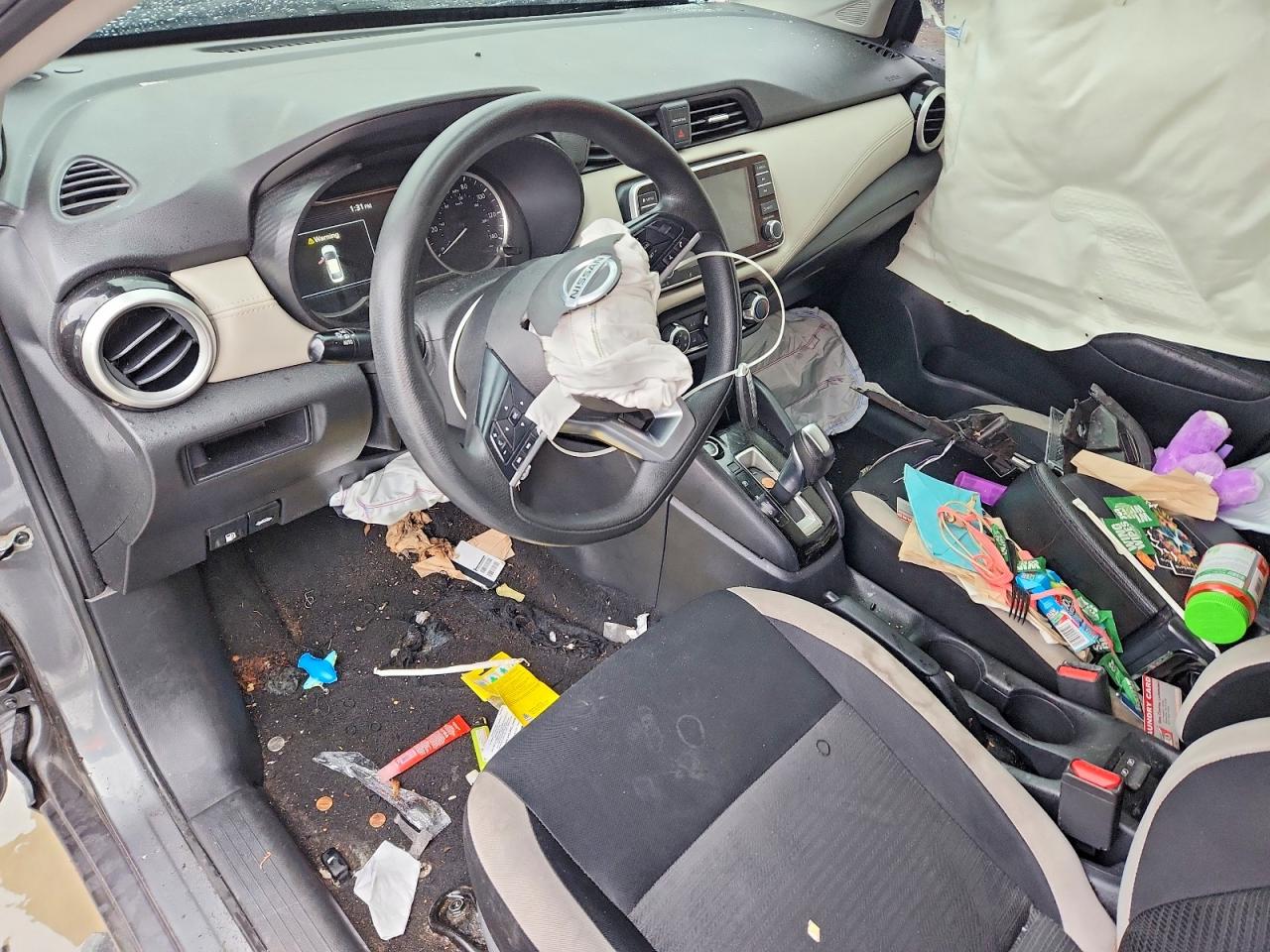 2020 NISSAN VERSA SV photo 22