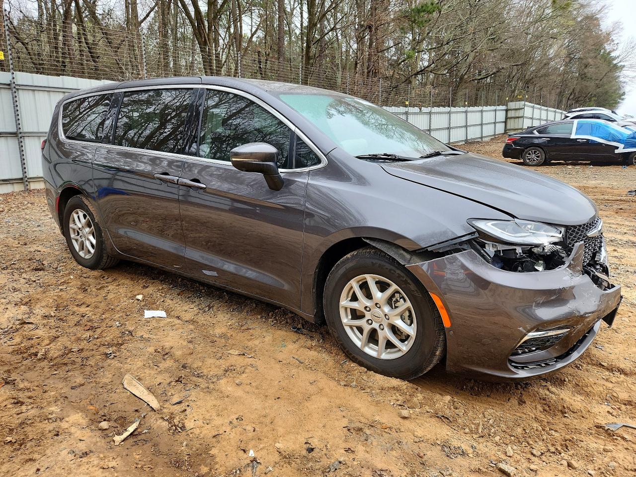 2023 CHRYSLER PACIFICA TOURING L photo 7