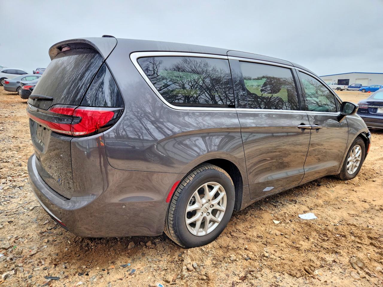 2023 CHRYSLER PACIFICA TOURING L photo 5