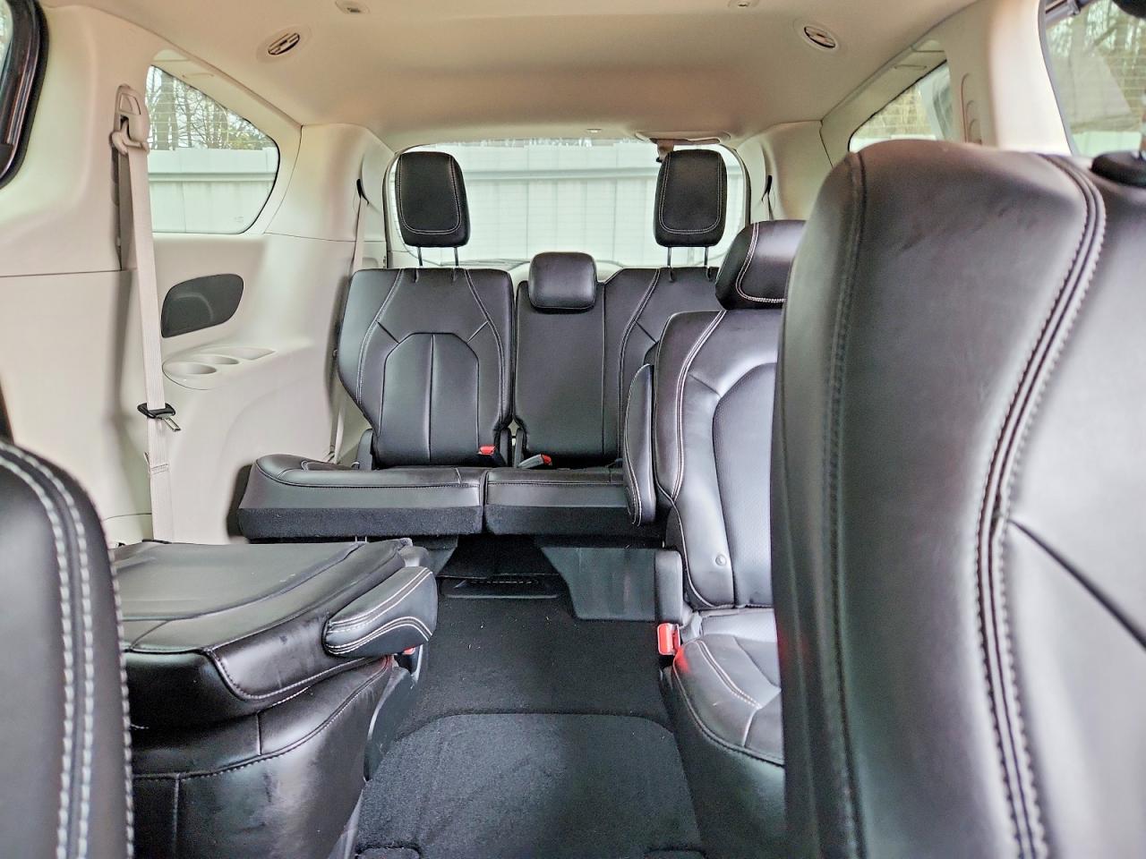 2023 CHRYSLER PACIFICA TOURING L photo 19
