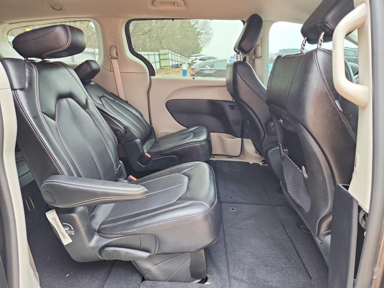 2023 CHRYSLER PACIFICA TOURING L photo 21