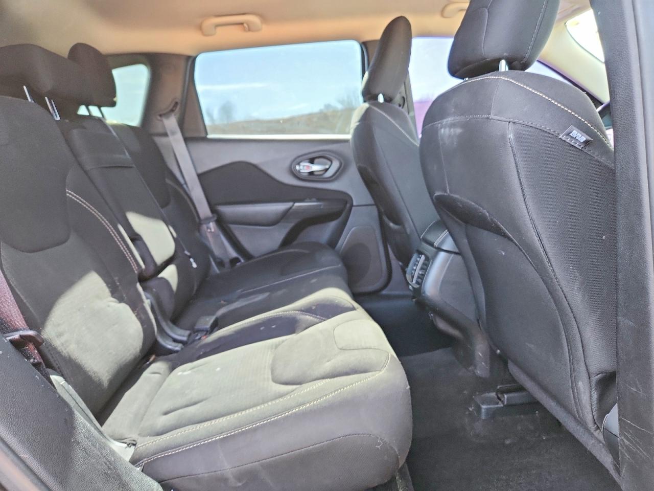 2016 JEEP CHEROKEE LATITUDE photo 11