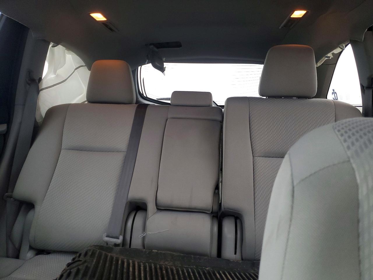 2019 TOYOTA HIGHLANDER LE photo 19