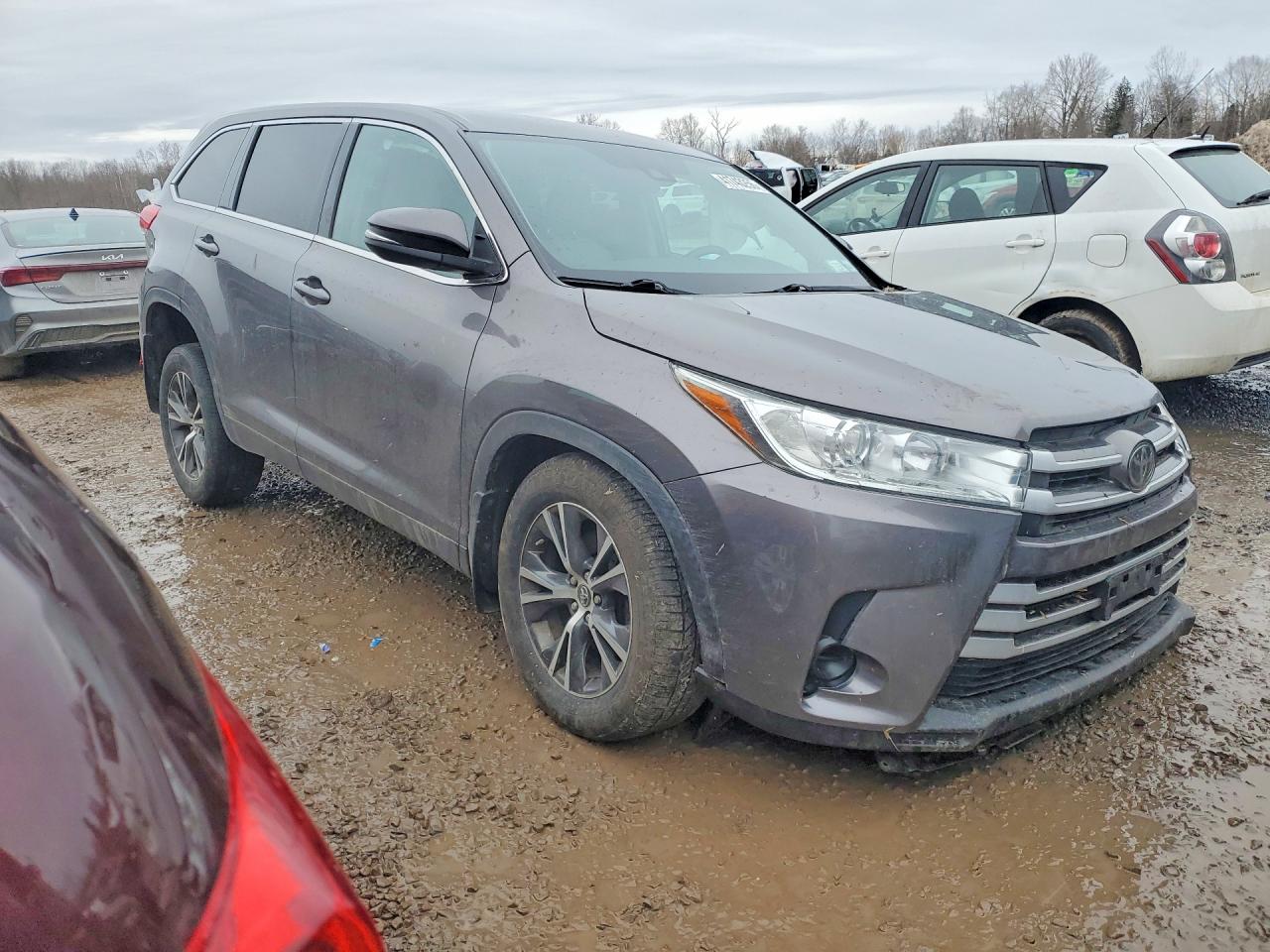 2019 TOYOTA HIGHLANDER LE photo 7