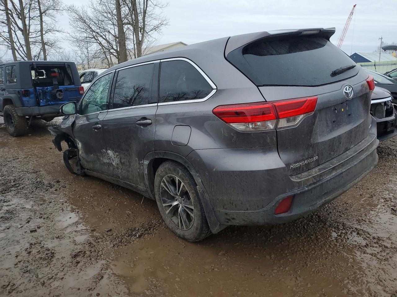 2019 TOYOTA HIGHLANDER LE photo 3