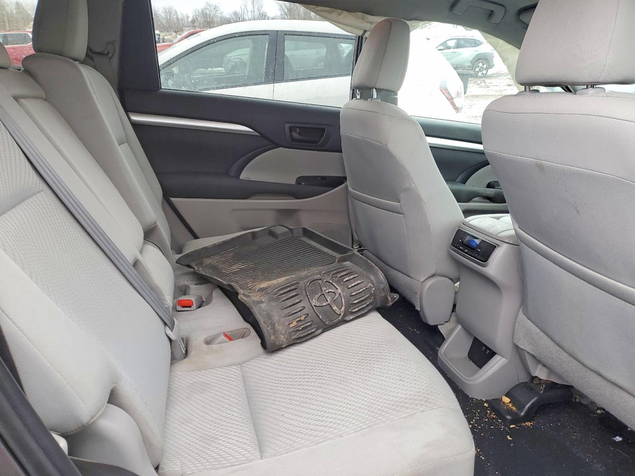2019 TOYOTA HIGHLANDER LE photo 21
