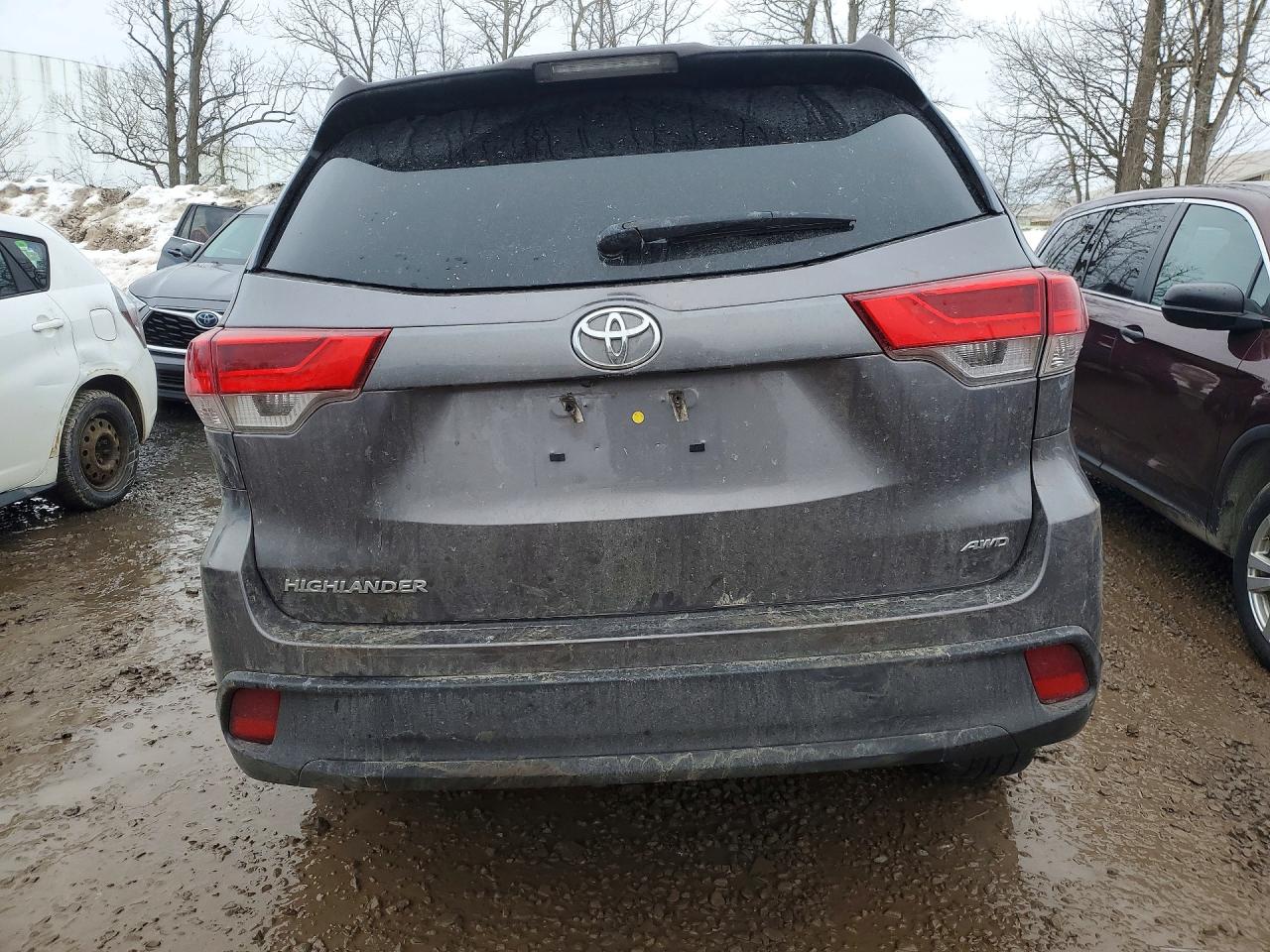 2019 TOYOTA HIGHLANDER LE photo 11