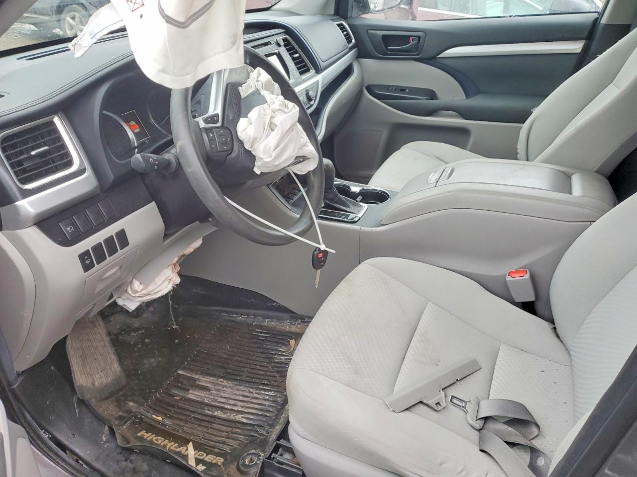 2019 TOYOTA HIGHLANDER LE photo 13