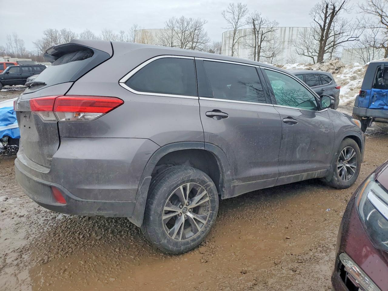 2019 TOYOTA HIGHLANDER LE photo 5